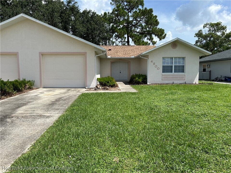4800 Cadagua Dr in Sebring, FL - Building Photo