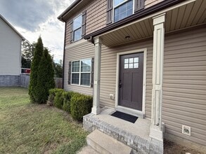 113 Grassmire Dr in Clarksville, TN - Building Photo - Building Photo