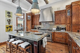 704 E Cooper Ave in Aspen, CO - Building Photo - Building Photo