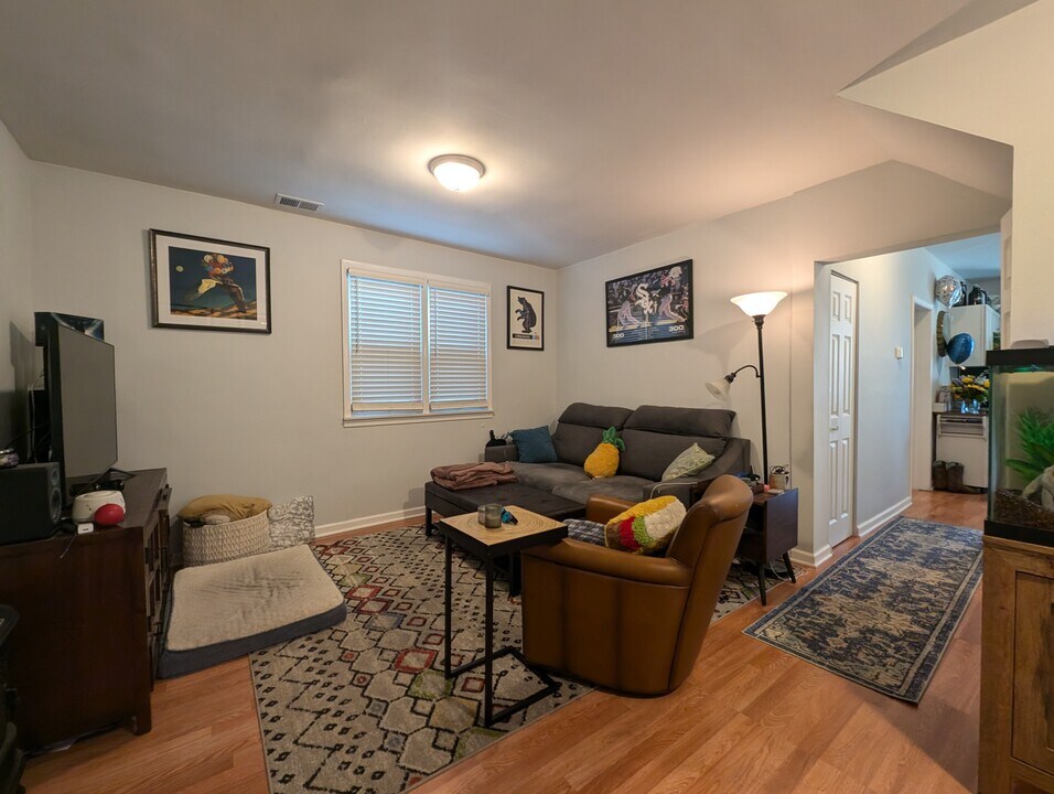 1520 W Melrose St, Unit 2R in Chicago, IL - Building Photo