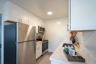 Los Gatos Gardens in Los Gatos, CA - Building Photo - Building Photo