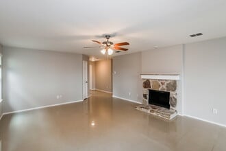 2005 Burnside Dr in Fort Worth, TX - Foto de edificio - Building Photo