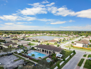 9858 E Villa Cir in Vero Beach, FL - Foto de edificio - Building Photo