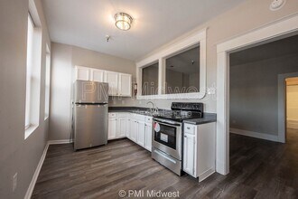 874 Virginia Ave in Indianapolis, IN - Foto de edificio - Building Photo