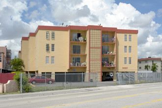 6680 W 2nd Ct in Hialeah, FL - Foto de edificio - Building Photo