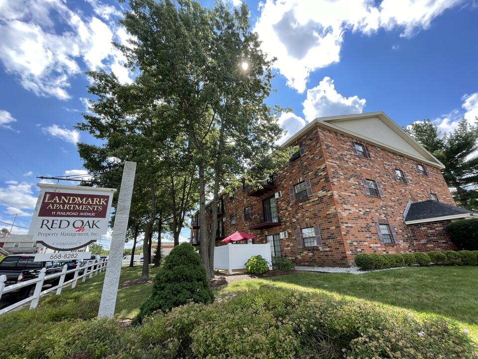 Landmark Apartments in Derry in Derry, NH - Building Photo