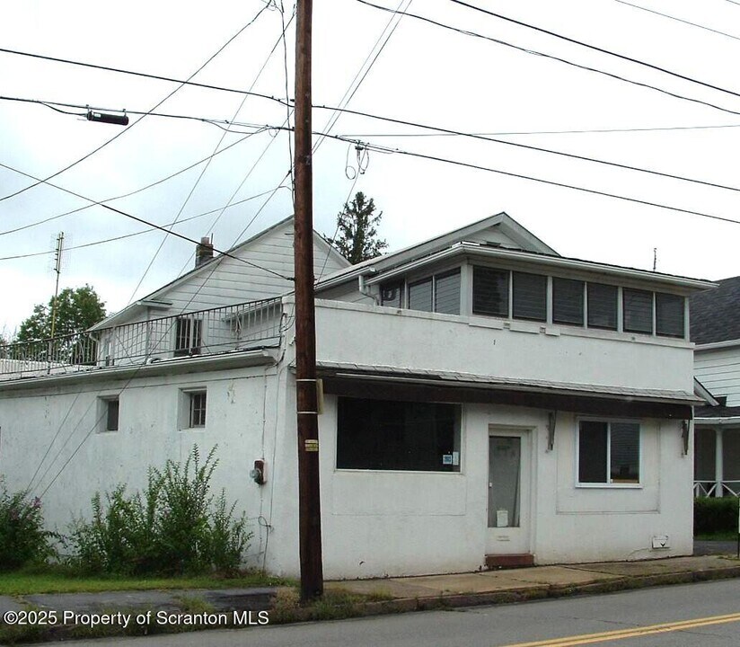 1276 Main St in Pittston, PA - Building Photo
