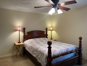 210 Pinehurst Ln in Marietta, GA - Foto de edificio - Building Photo