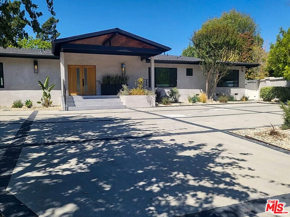 17227 Benner Pl in Los Angeles, CA - Building Photo