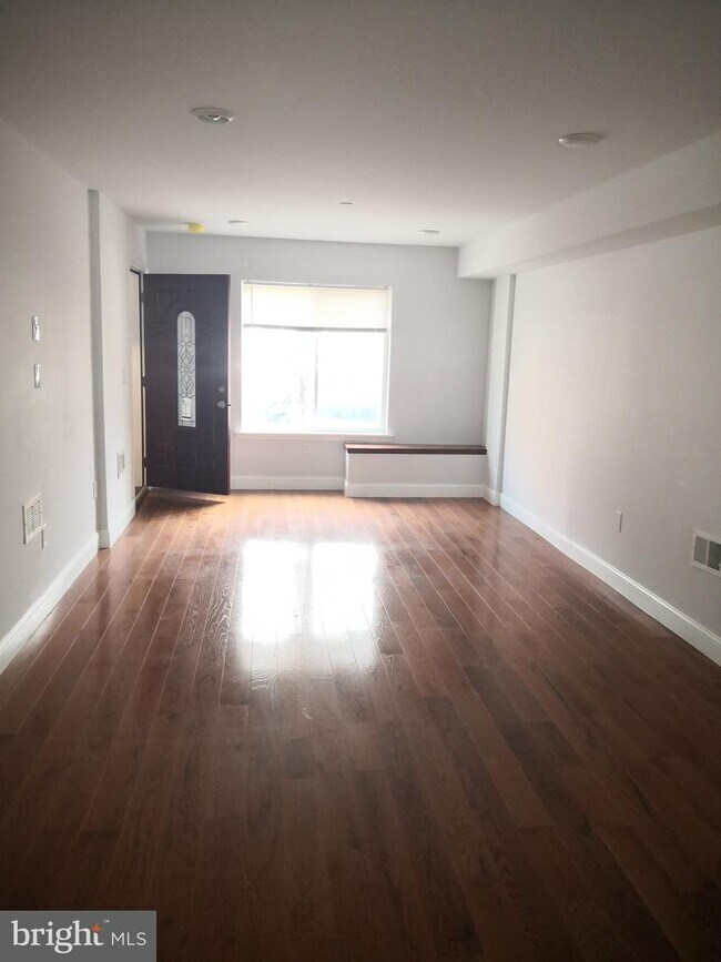 1000 Mt Vernon St-Unit -D1 in Philadelphia, PA - Building Photo - Building Photo