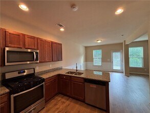 5604 Berney Cir in Powder Springs, GA - Building Photo - Building Photo