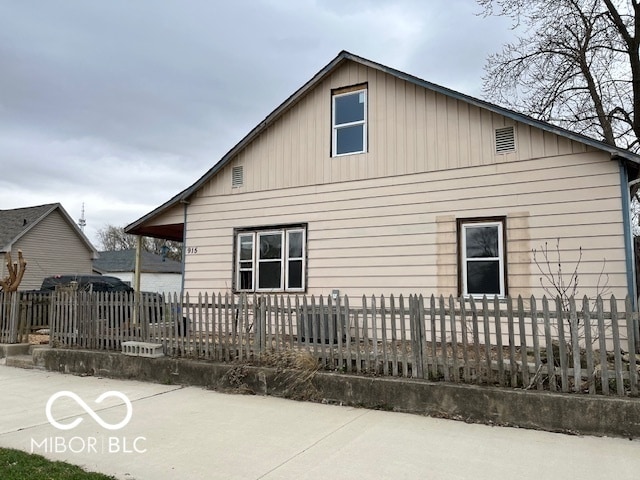 915 S East St in Lebanon, IN - Building Photo