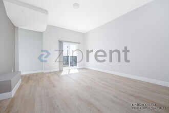 2087 S El Camino Real in Oceanside, CA - Foto de edificio - Building Photo