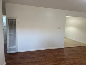 5136 1/4 Clara St in Cudahy, CA - Building Photo - Building Photo