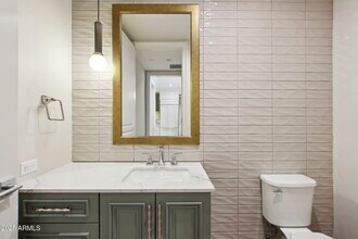 4240 E Camelback Rd in Phoenix, AZ - Building Photo - Building Photo