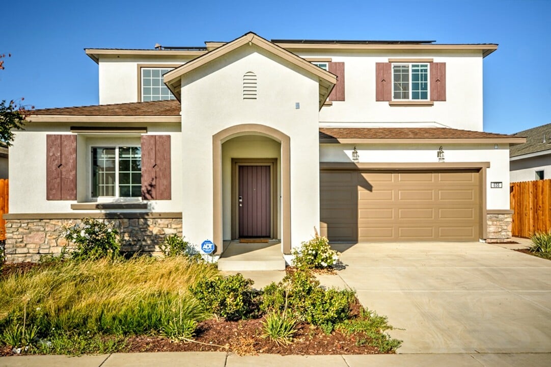 656 Cheshire Dr in Patterson, CA - Foto de edificio