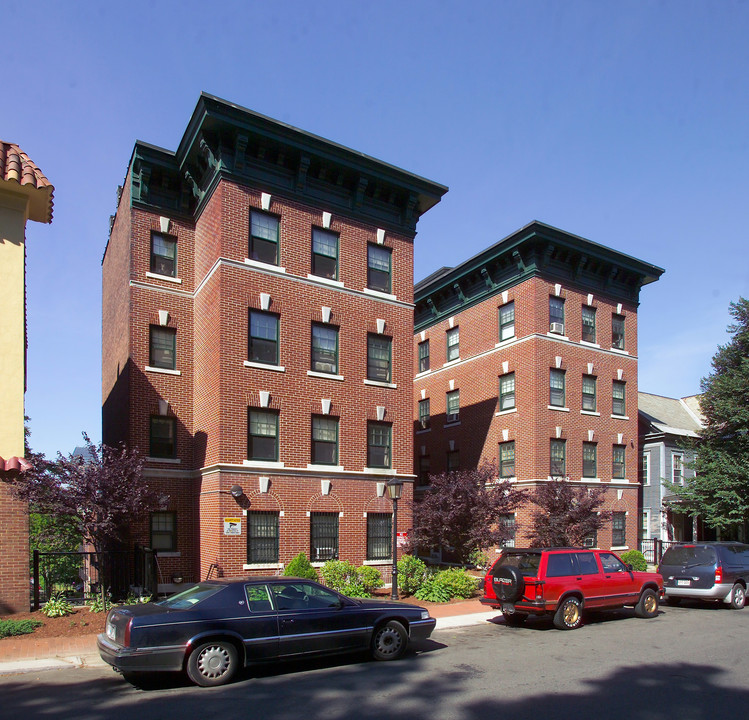 84-88 Byers St in Springfield, MA - Building Photo