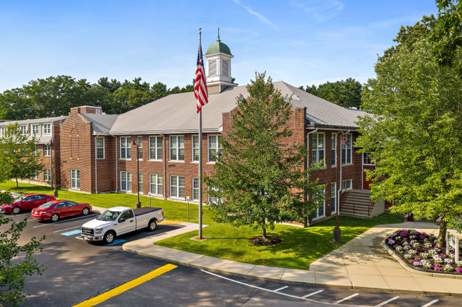 235 Pond St in Weymouth, MA - Building Photo - Building Photo