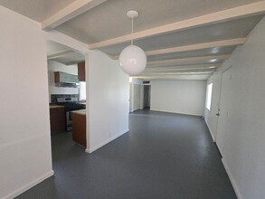 540 S Mountain View Dr in Palm Springs, CA - Foto de edificio - Building Photo