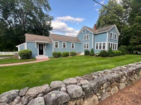 243 Dudley Rd in Bedford, MA - Building Photo