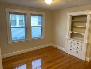 56 Gordon St, Unit 1 in Somerville, MA - Foto de edificio - Building Photo