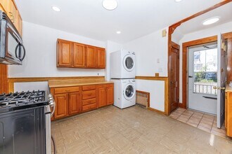 17 Puritan Rd in Somerville, MA - Building Photo - Building Photo