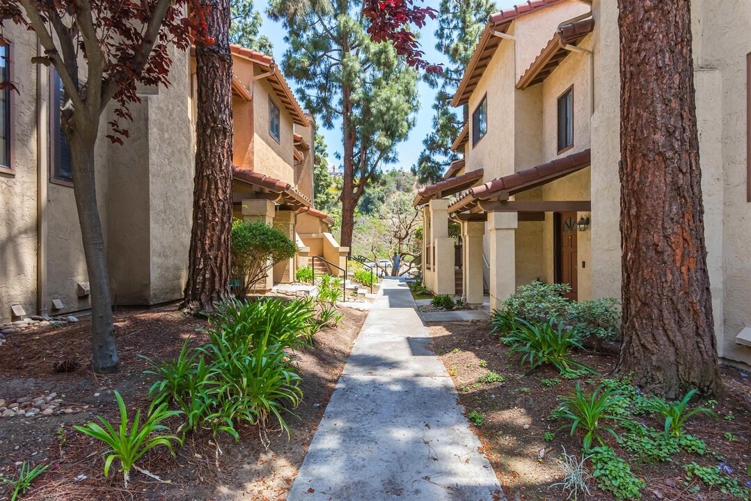 5830 Mission Center Rd in San Diego, CA - Building Photo