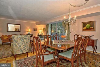 4601 N Park Ave in Chevy Chase, MD - Foto de edificio - Building Photo