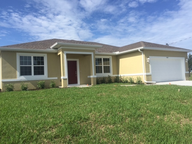 1908 NW 11th Ct in Cape Coral, FL - Building Photo