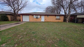 4309 Woodedge Dr in Del City, OK - Building Photo