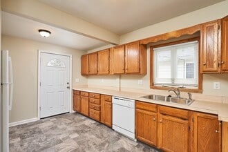 880 Chalker St in Akron, OH - Building Photo - Building Photo