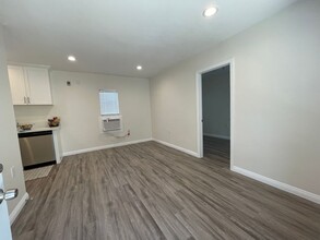 1415 S Marengo Ave-Unit -#C in Alhambra, CA - Building Photo - Building Photo