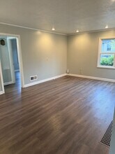 77 NE Stafford St in Portland, OR - Building Photo - Building Photo