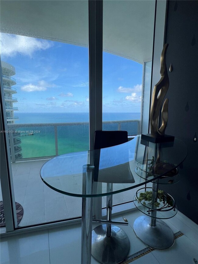 16001 Collins Ave, Unit 3203 in Sunny Isles Beach, FL - Foto de edificio - Building Photo