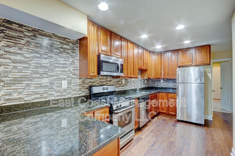 2343 McElderry St in Baltimore, MD - Building Photo