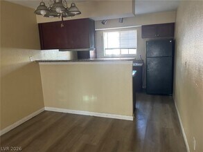 2750 S Durango Dr in Las Vegas, NV - Building Photo - Building Photo