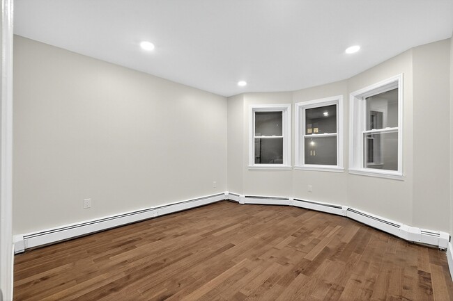 93 W 11th St in Bayonne, NJ - Foto de edificio - Building Photo
