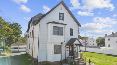 102 Whiting St, Unit 3 in Plainville, CT - Building Photo - Building Photo