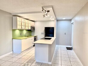 4500 E Bay Dr in Clearwater, FL - Building Photo - Building Photo