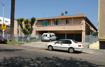 5555 Carlton Way in Los Angeles, CA - Building Photo - Building Photo