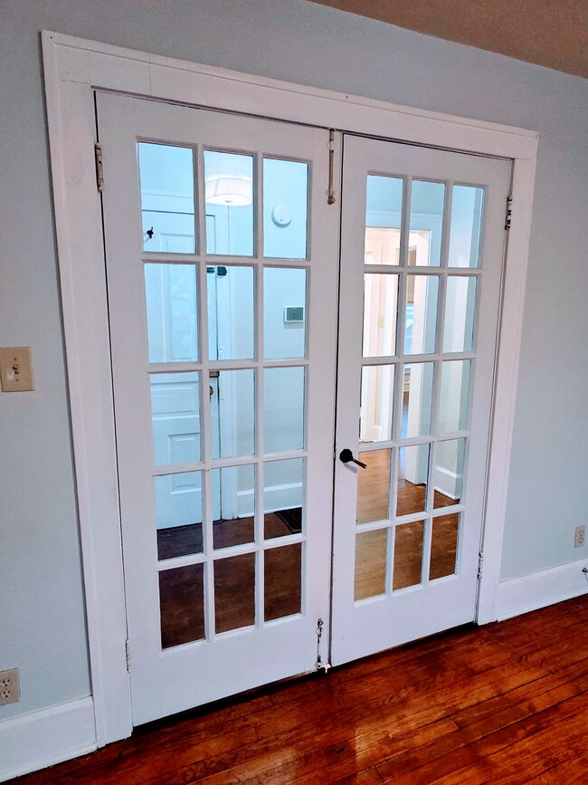 1513 Holmes Ave, Unit Upper in Racine, WI - Foto de edificio - Building Photo