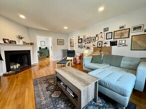 72 Windsor Rd, Unit 2 in Brookline, MA - Building Photo - Building Photo