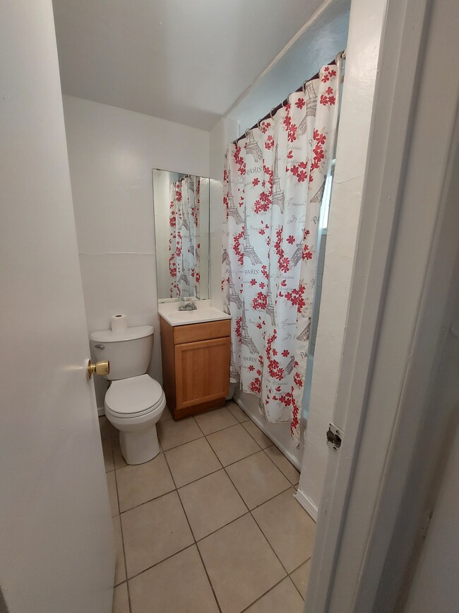 308 Veranda Rd NW, Unit Apt B in Albuquerque, NM - Building Photo - Building Photo