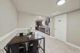 1917 Sadler St in Houston, TX - Building Photo - Building Photo