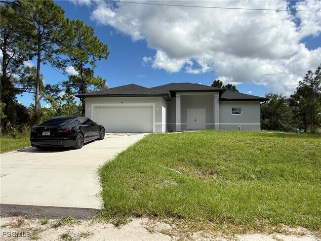 443 Lampion Ave S in Lehigh Acres, FL - Building Photo - Building Photo