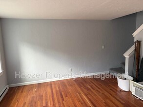 10 Pine Grove Ave in Barnstable, MA - Building Photo - Building Photo