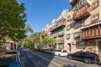 113 Lorimer St in Brooklyn, NY - Building Photo - Building Photo