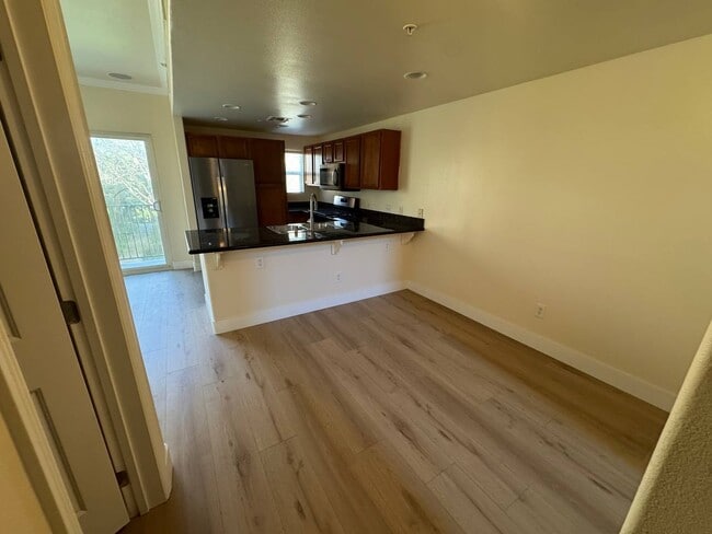 4800 Westlake Pky, Unit 304 in Sacramento, CA - Foto de edificio - Building Photo