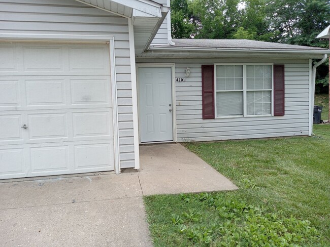 4201 W Bethany Dr in Columbia, MO - Building Photo - Building Photo