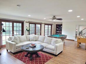 2017 Woodford Rd, Unit SI ID1473420P in Vienna, VA - Foto de edificio - Building Photo